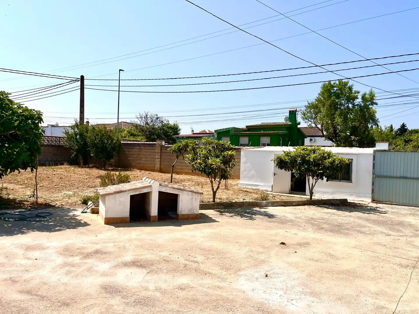 Vista exterior de Casa o xalet en venda en Chiclana de la Frontera amb Jardí privat i Terrassa