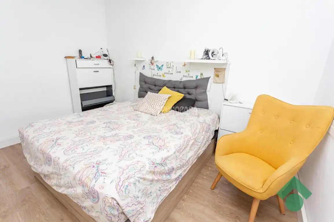 Dormitori de Casa adosada en venda en Algeciras amb Jardí privat, Terrassa i Piscina