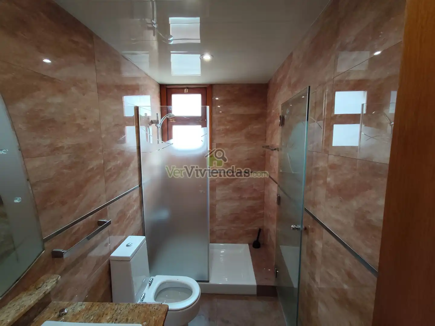 Bany de Casa o xalet en venda en Cerdanyola del Vallès amb Calefacció, Jardí privat i Parquet