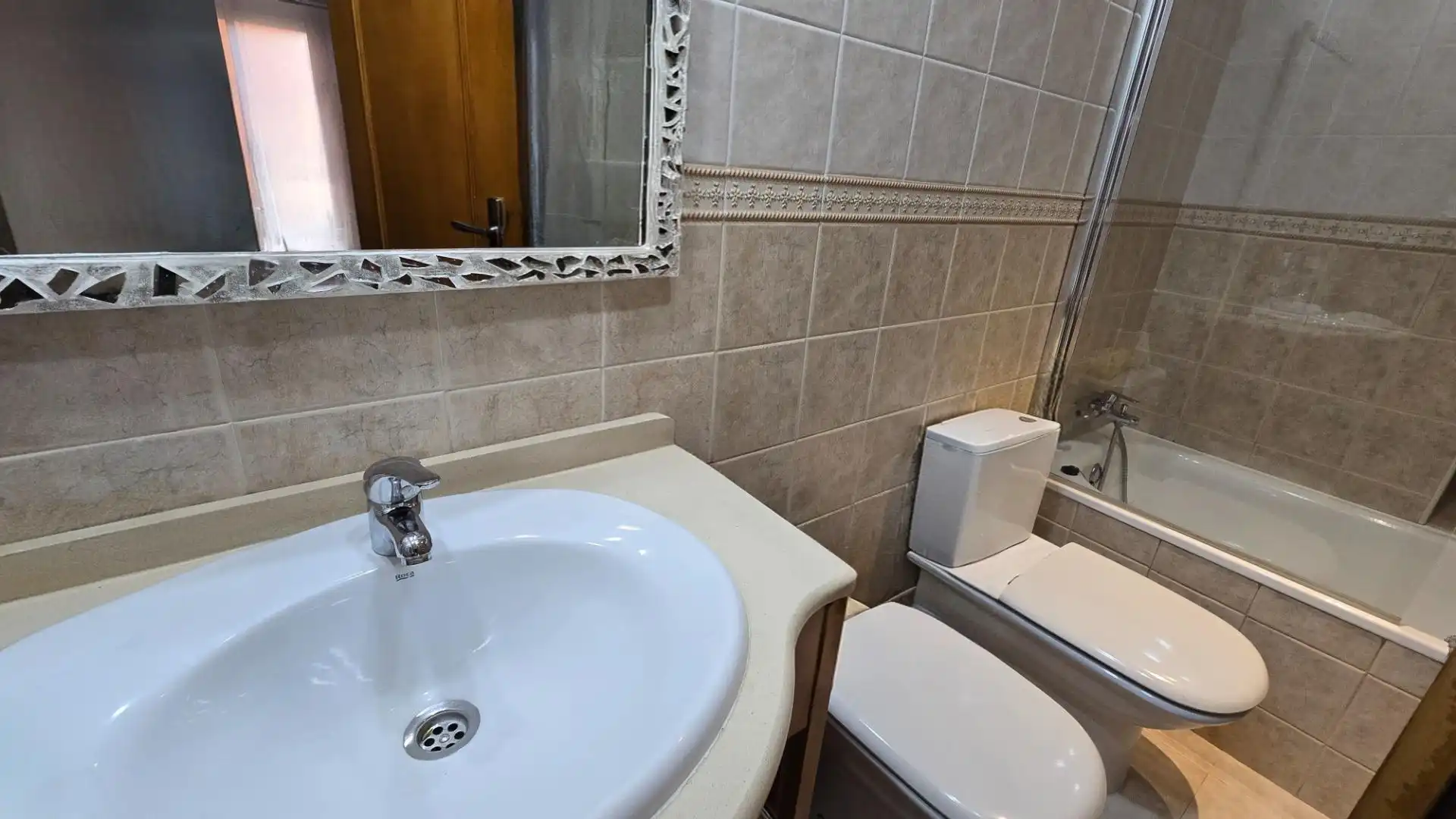 Bany de Pis en venda en Elche / Elx amb Aire condicionat, Terrassa i Balcó