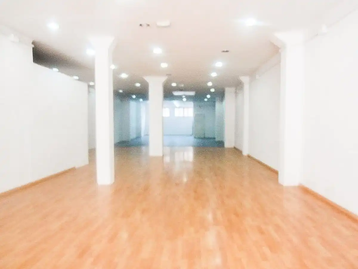Local comercial de lloguer a Centre - Sant Oleguer, imagen 3