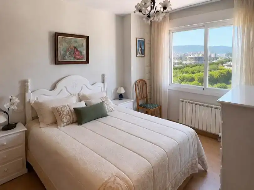 Habitación de Piso en venta en Vigo  con Jardín privado, Trastero y Amueblado