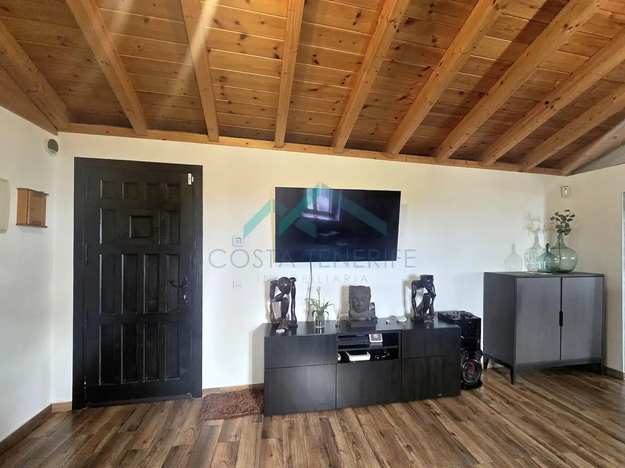 Sala d'estar de Finca rústica en venda en Guía de Isora amb Jardí privat i Moblat