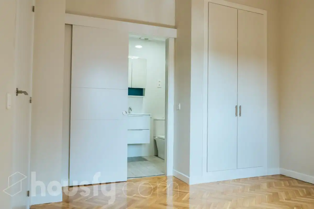 Flat for rent in Madrid  with Heating, Terrace and Furnished
