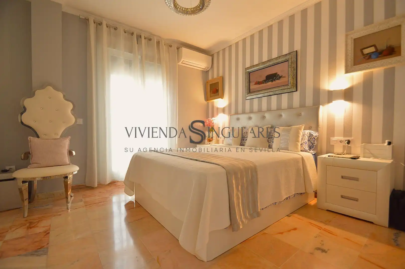 Habitación de Casa adosada en venta en Sevilla con Aire acondicionado, Terraza y Trastero