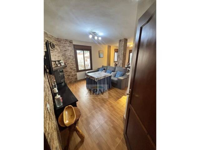 Casa adosada en Venta en Yunquera