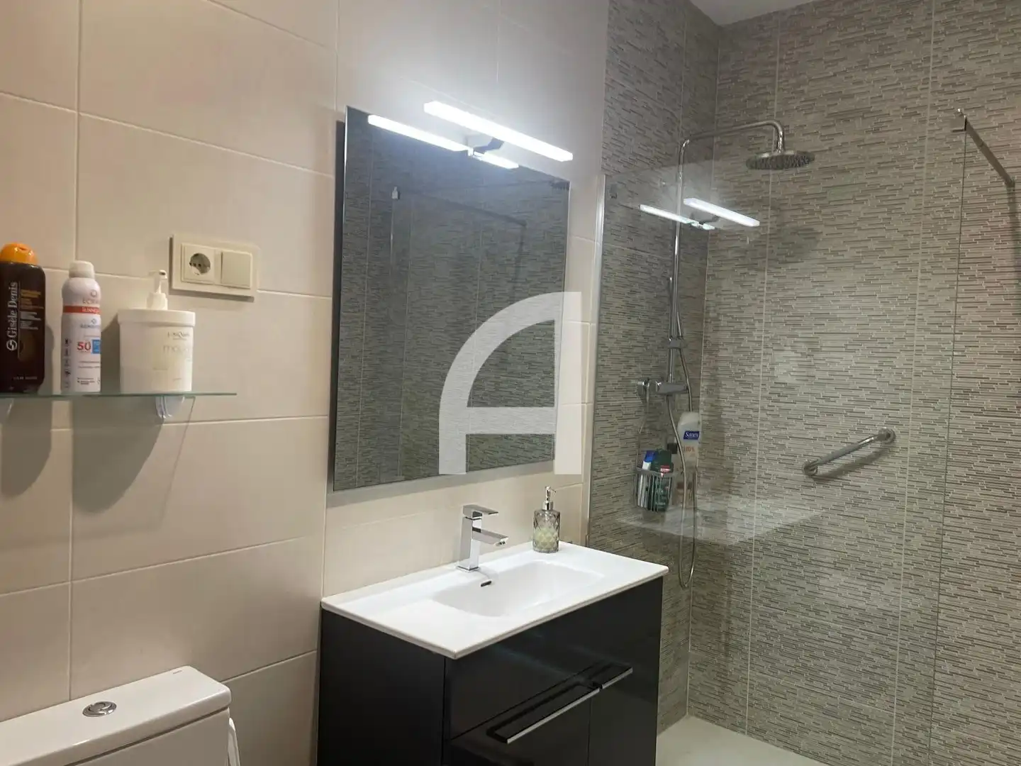 Bathroom of Houses for sale in Terrassa  with Air Conditioner, Heating and Private garden