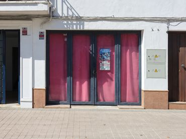 Local comercial de lloguer a Avenida María Auxiliadora 117