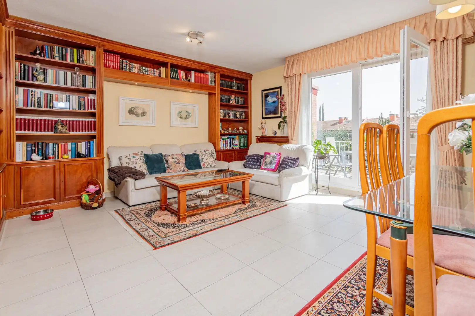 Sala de estar de Casa adosada en venta en Tres Cantos con Calefacción, Jardín privado y Terraza