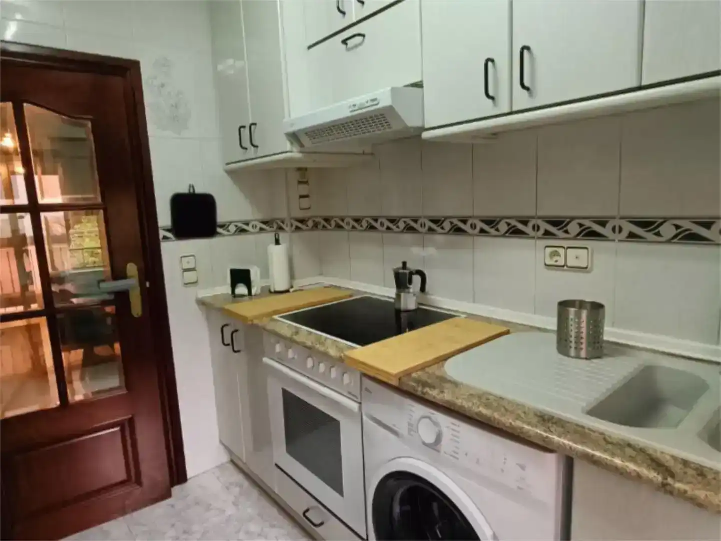 Küche von Wohnung zur Miete in Zaragoza mit Möbliert, Ofen und Waschmaschine