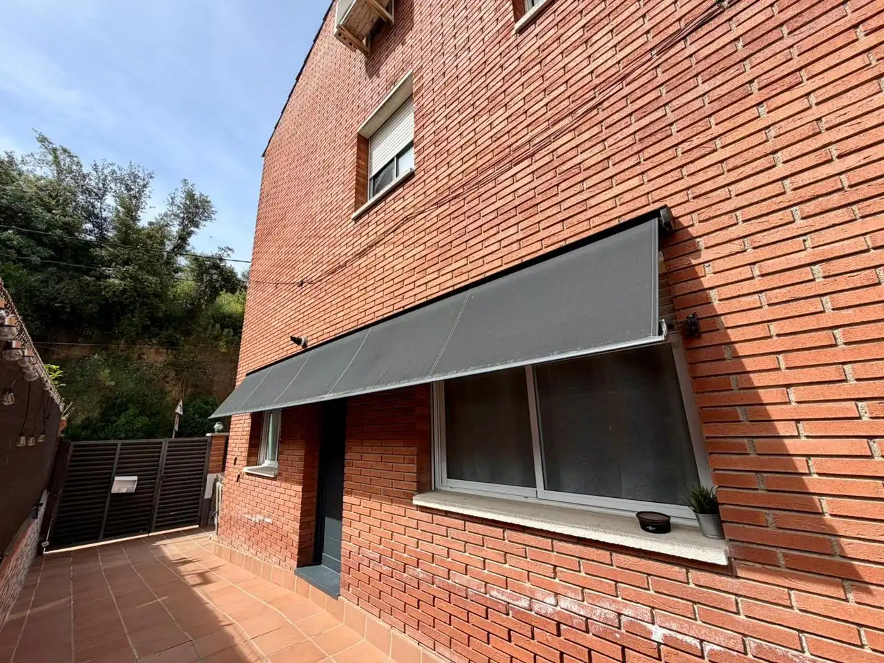 Vista exterior de Casa adosada en venta en Montcada i Reixac con Aire acondicionado, Calefacción y Jardín privado