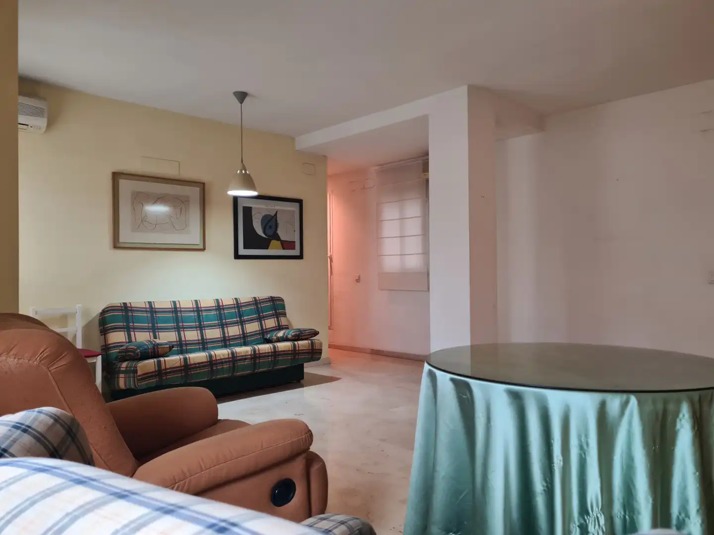 Living room of Flat for sale in Sevilla  with Air Conditioner and Storage room