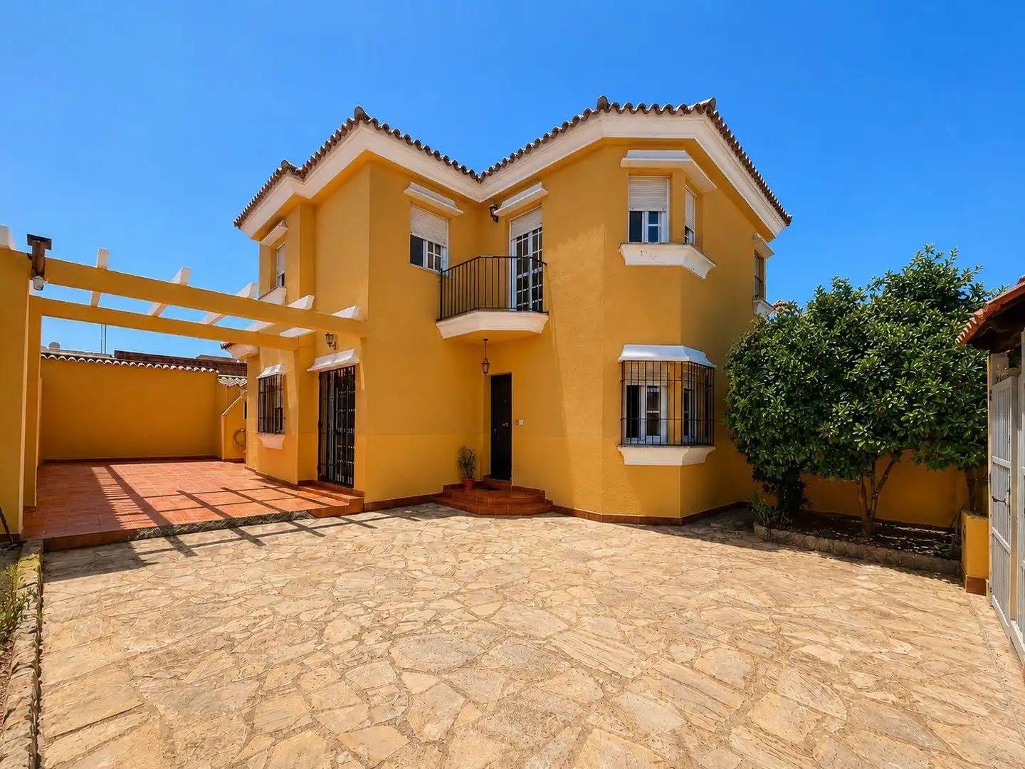 Vista exterior de Casa adosada en venta en Algeciras con Terraza