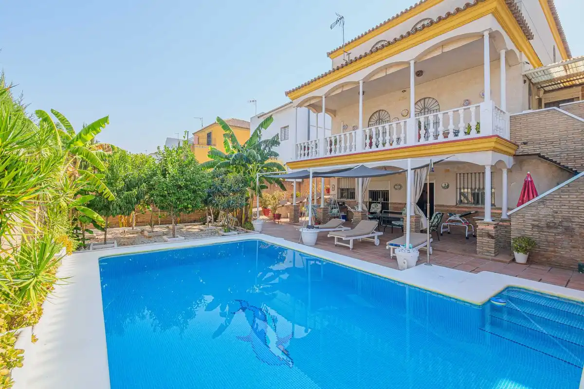 Chalet en venta en Gelves