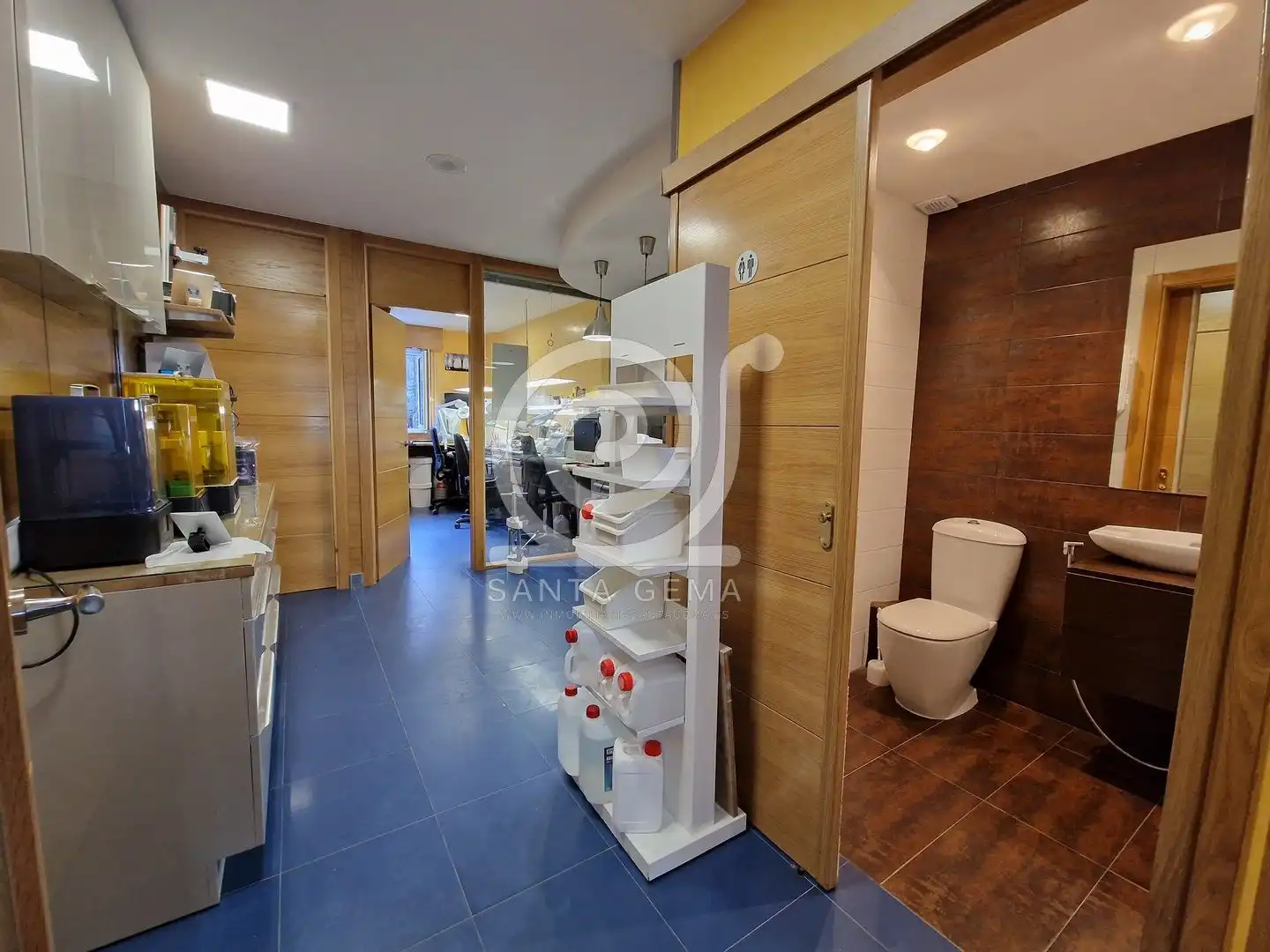 Local en venta en Cambre  con Alarma