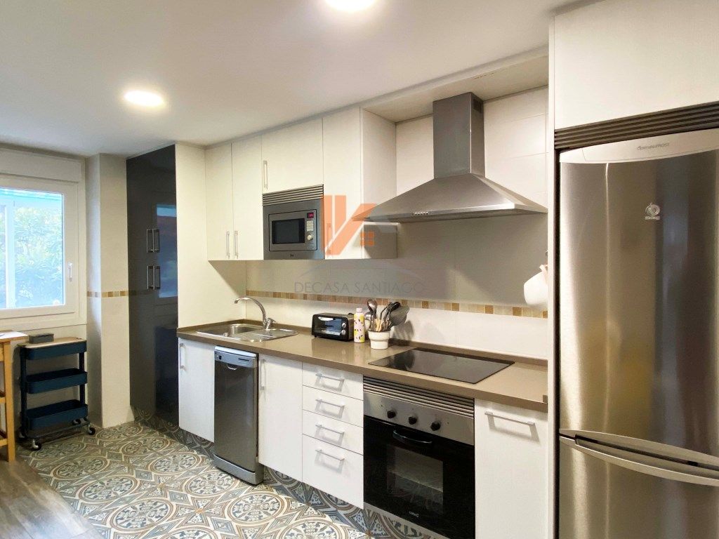 Cocina de Apartamento en venta en Santiago de Compostela  con Horno y Balcón