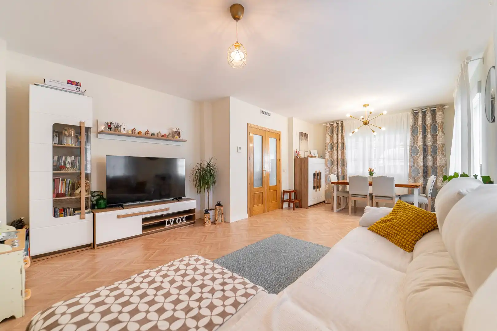 Villa mit Garten zum Verkauf in Calle Abedul, imagen 3