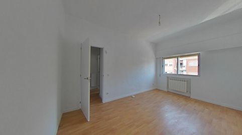 Foto 2 de Piso en venta en C/ Abolengo, Vista Alegre, Madrid Capital
