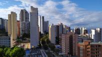 Vista exterior de Estudi en venda en Benidorm amb Aire condicionat