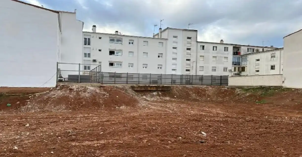 Wohnbaugrundstück zum Verkauf in Calle Cornalvo 23, imagen 2