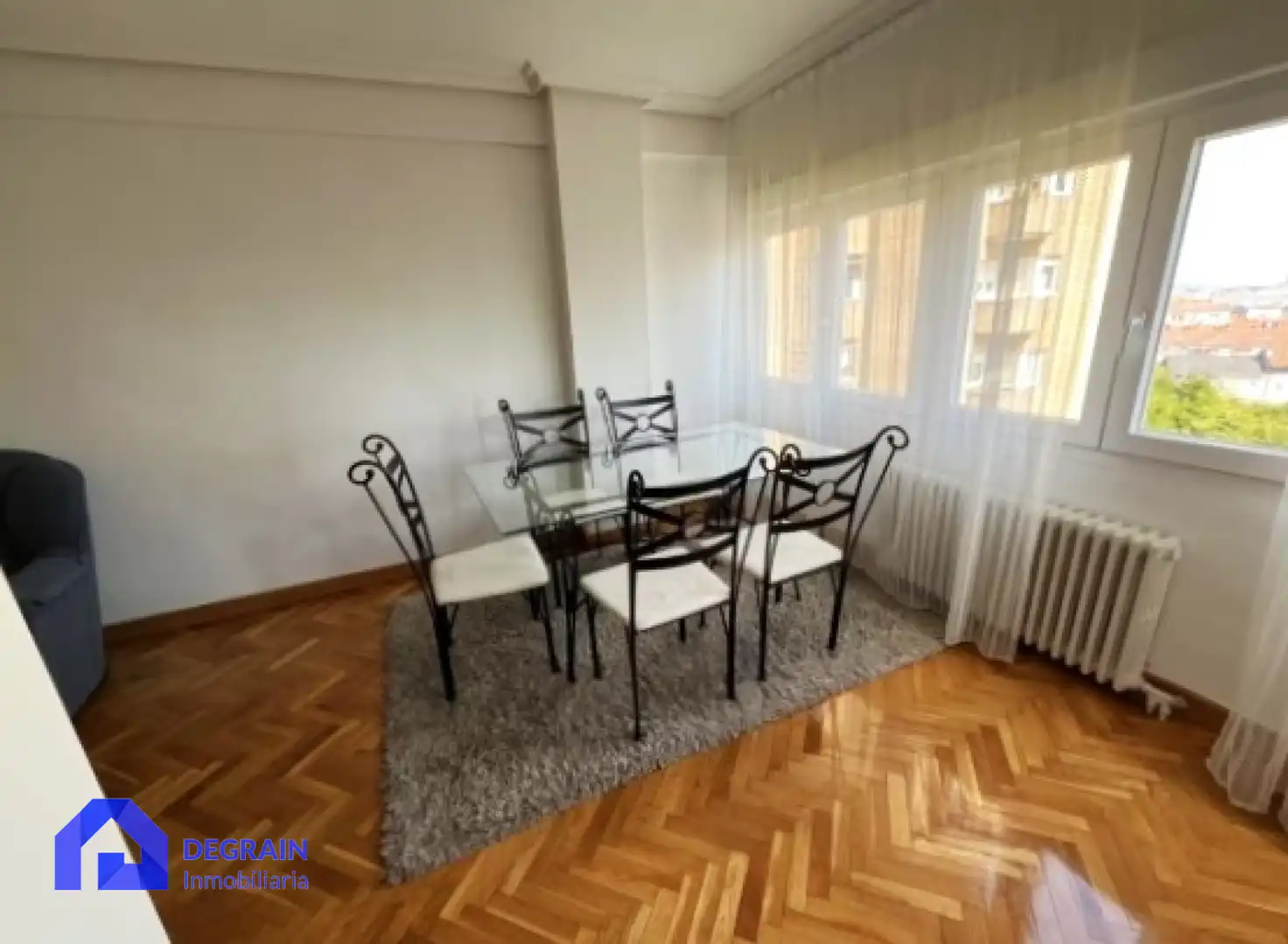 Comedor de Piso en venta en Oviedo  con Calefacción, Terraza y Trastero