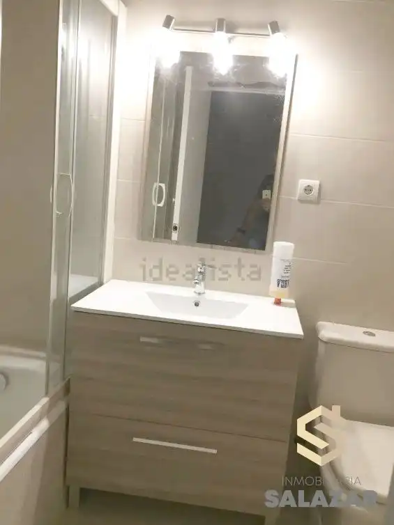 Bathroom of Flat for rent in Bilbao   with Heating and Balcony