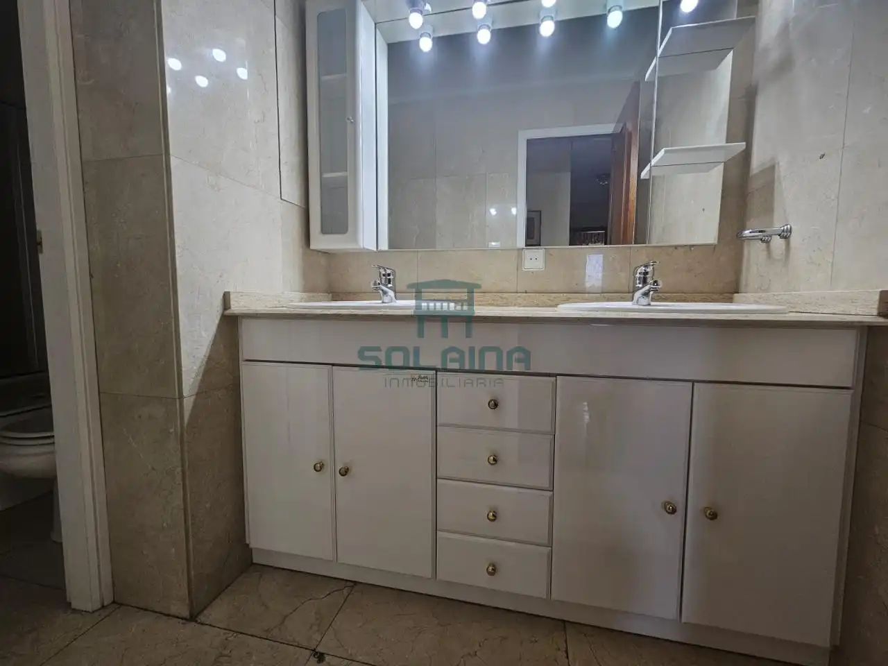 Baño de Piso en venta en Ourense Capital  con Calefacción, Parquet y Trastero