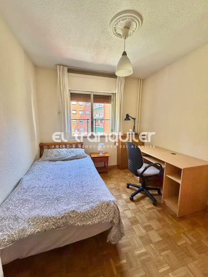 Bedroom of Flat for rent in Madrid  with Parquet flooring, Furnished and Washing machine
