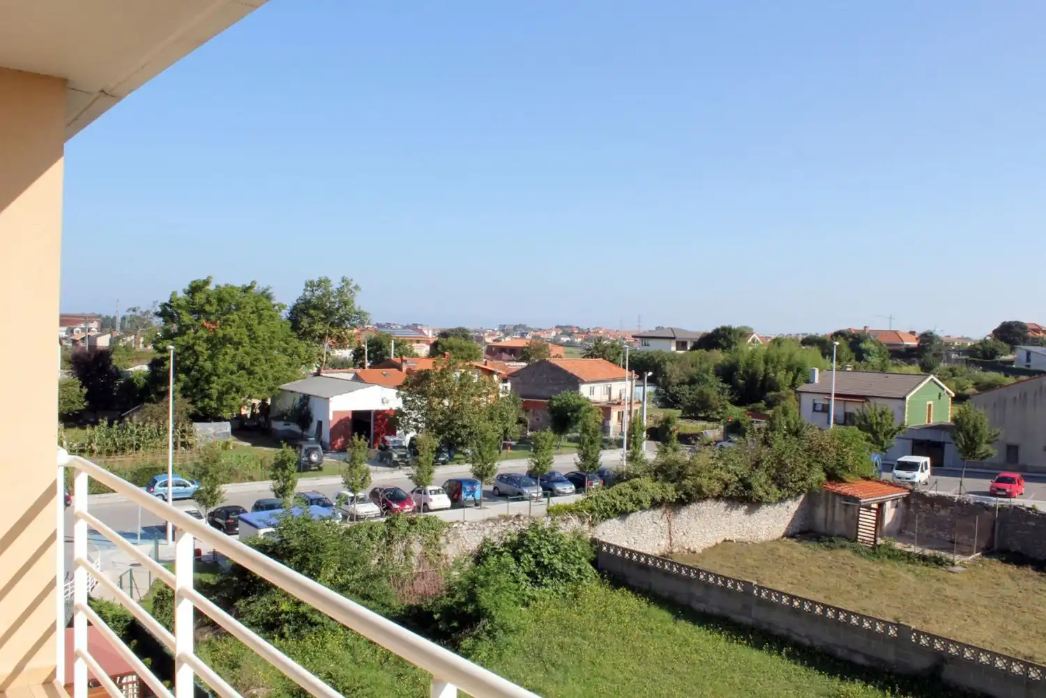 Vista exterior de Piso en venta en Santa Cruz de Bezana con Calefacción, Terraza y Trastero