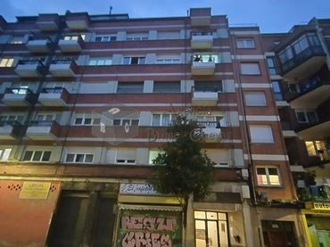 Piso con ascensor en venta en Calle Fuertes Acevedo 124