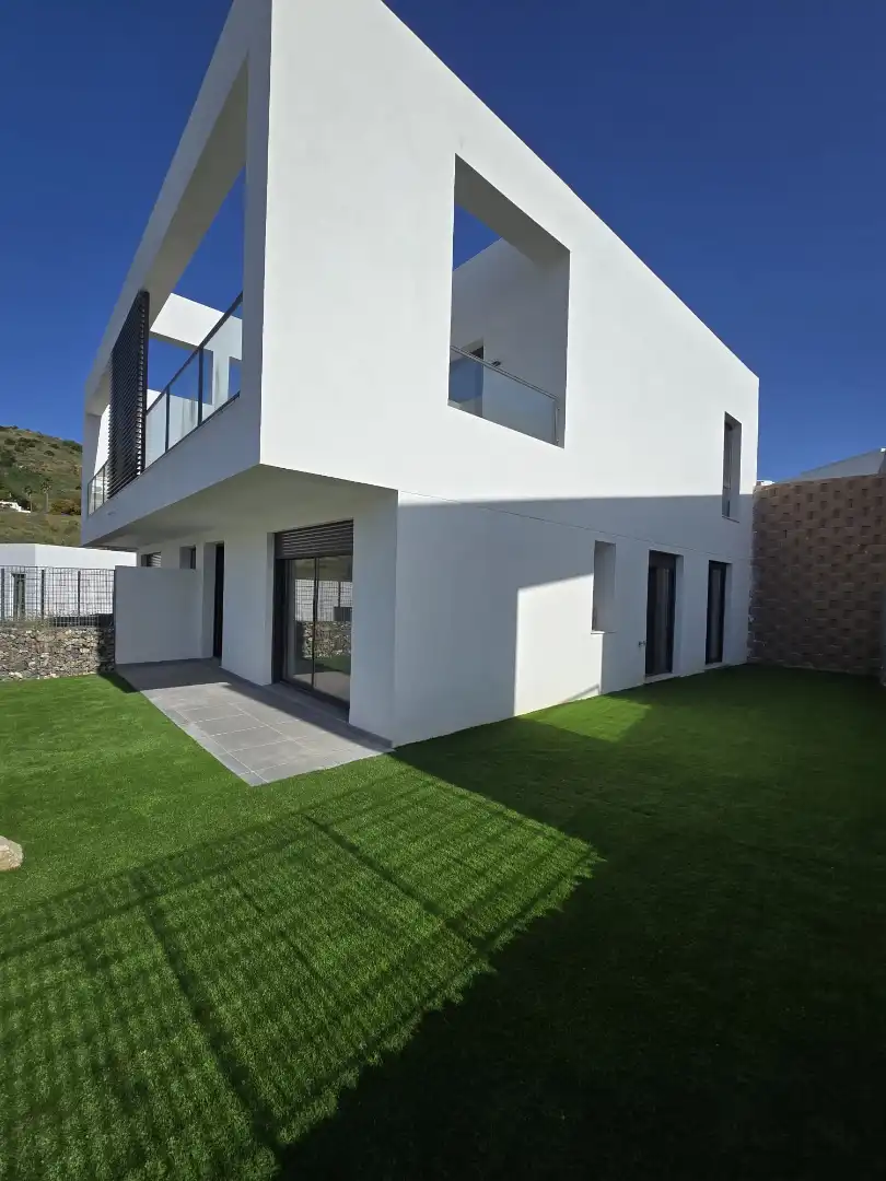 Vista exterior de Casa adosada en venta en Mijas con Aire acondicionado, Jardín privado y Piscina comunitaria