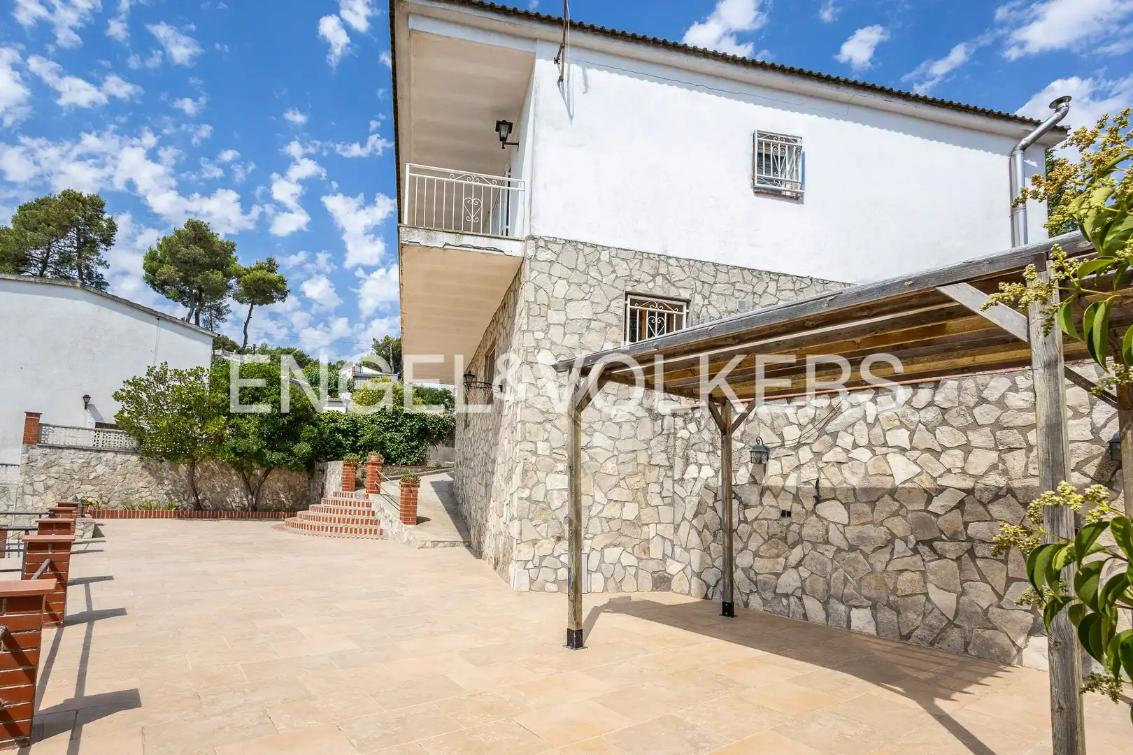Vista exterior de Casa o xalet en venda en Mediona amb Calefacció, Jardí privat i Piscina