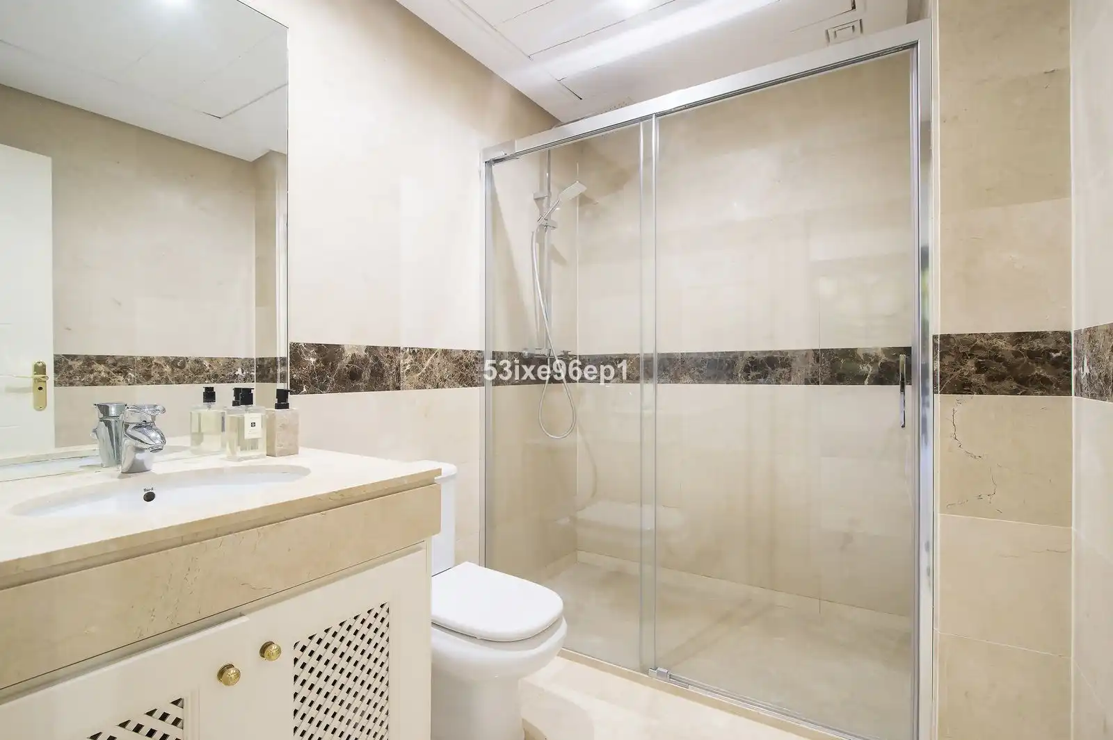 Bany de Apartament en venda en Benahavís amb Traster, Moblat i Piscina comunitària