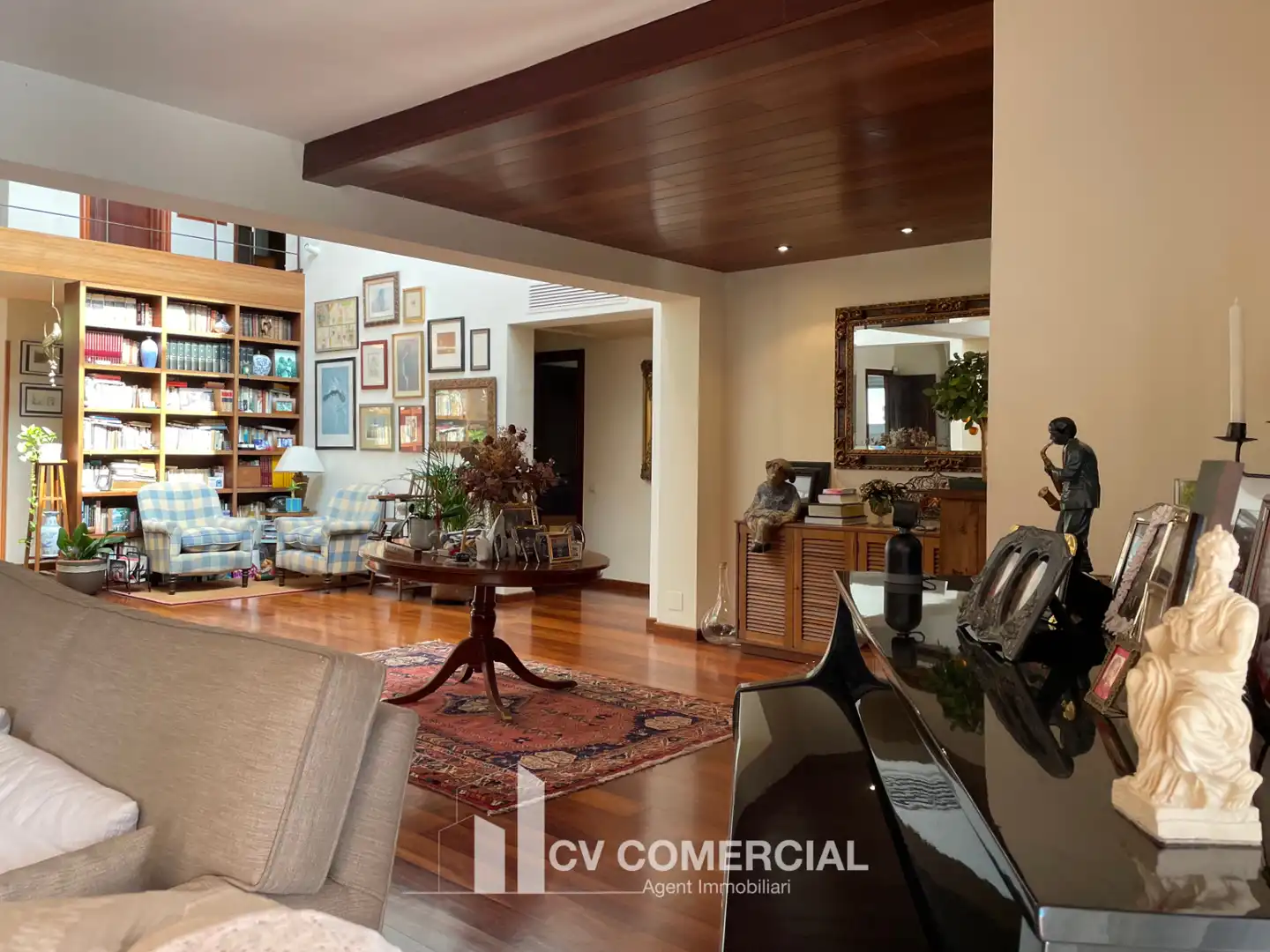 Sala d'estar de Casa o xalet en venda en Sant Cugat del Vallès amb Aire condicionat, Calefacció i Jardí privat