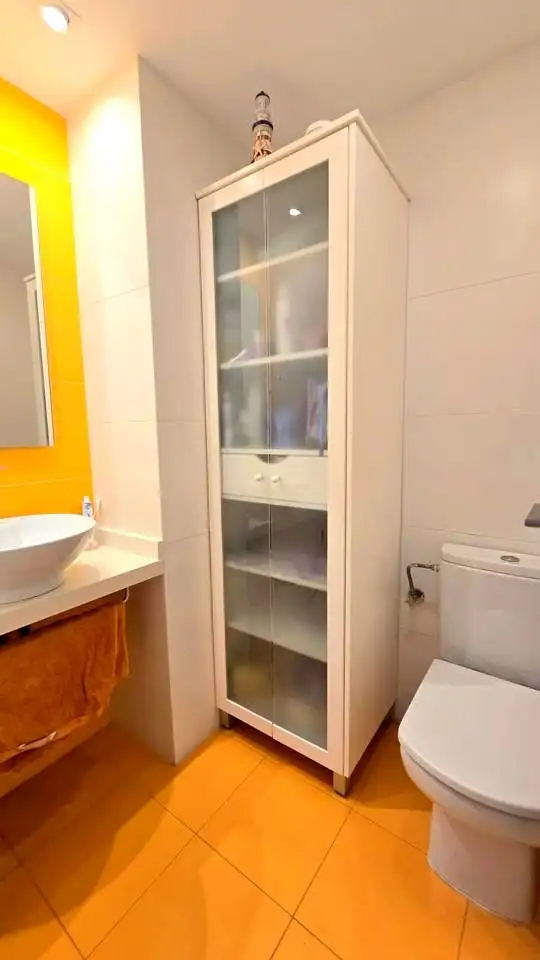 Bany de Apartament de lloguer en Gandia amb Aire condicionat, Parquet i Terrassa