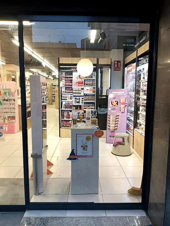 Locale commerciale in vendita a calle Rocafort, imagen 2