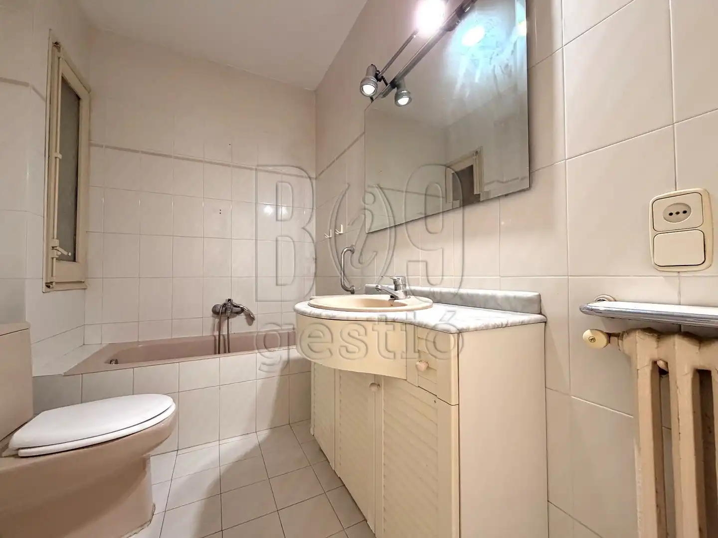 Baño de Piso en venta en Tarragona con Aire acondicionado, Calefacción y Terraza