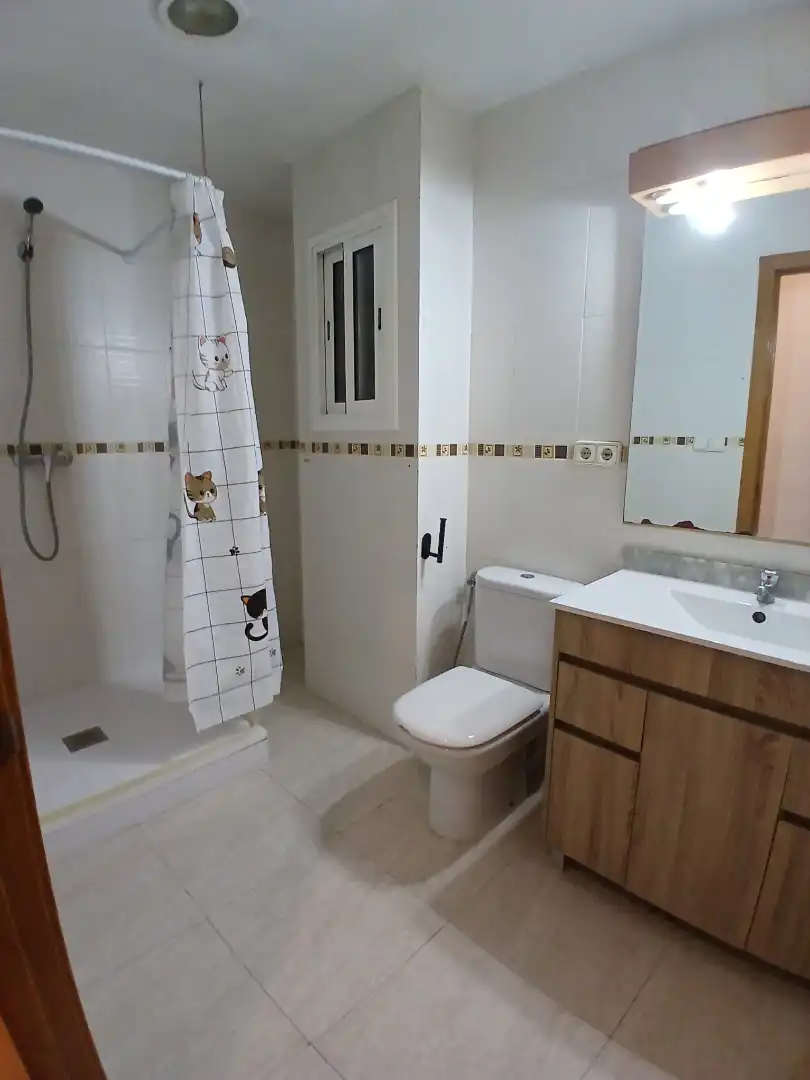Bathroom of Flat for rent in Badalona  with Parquet flooring and Balcony