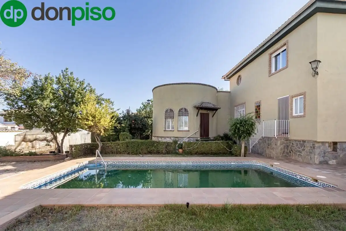 Detached house with pool for sale in Calle del Arache, imagen 2
