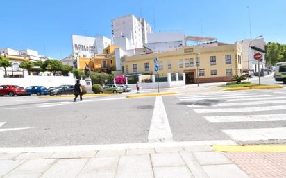 Vista exterior de Casa adosada en venda en Alcalá de Guadaira amb Aire condicionat, Traster i Forn