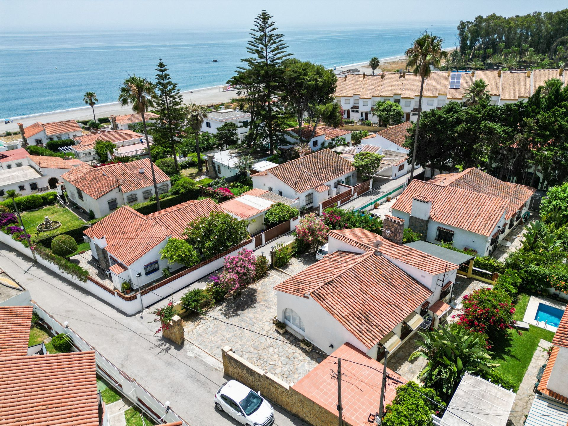 Vista exterior de Casa o xalet en venda en Manilva amb Aire condicionat, Jardí privat i Terrassa