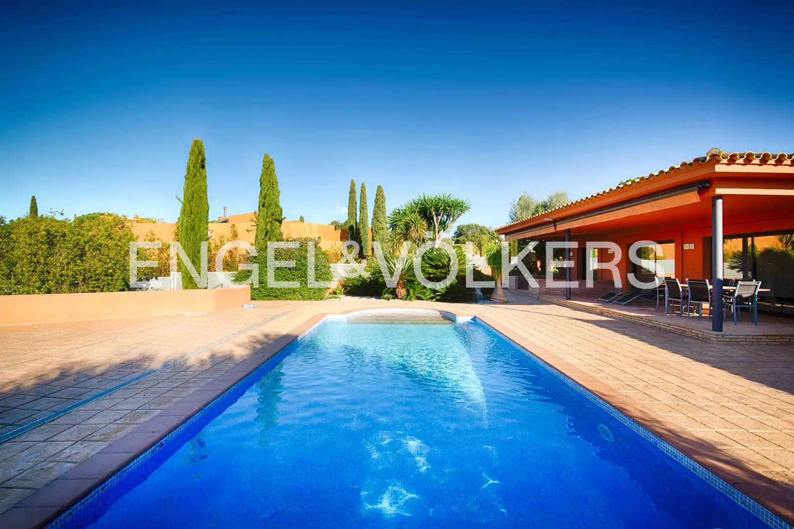 Xalet amb piscina en venda a Carrer Comtes de Peralada, imagen 2