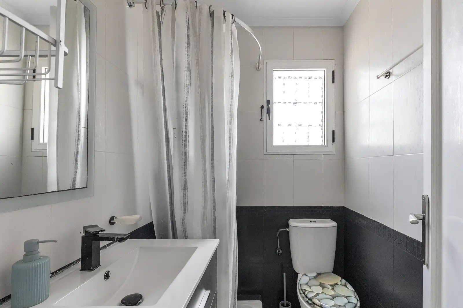 Bathroom of Ground floor for sale in Orihuela  with Air Conditioner, Terrace and Storage room