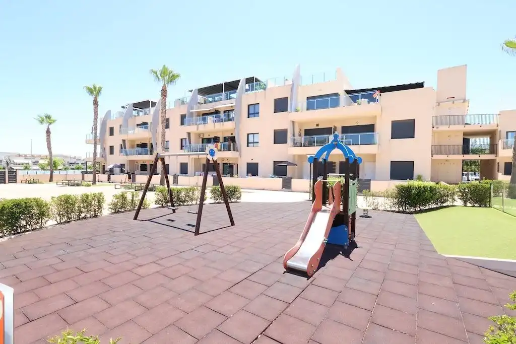Vista exterior de Apartament en venda en Pilar de la Horadada amb Terrassa