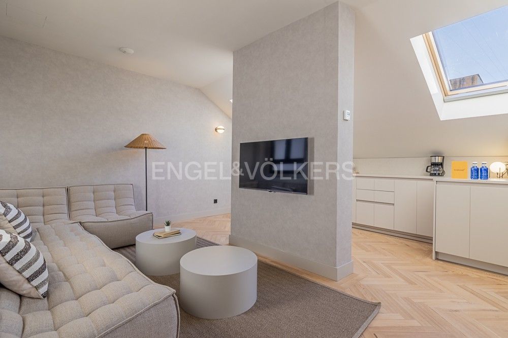 Sala de estar de Apartamento de alquiler en  Madrid Capital con Aire acondicionado, Calefacción y Amueblado