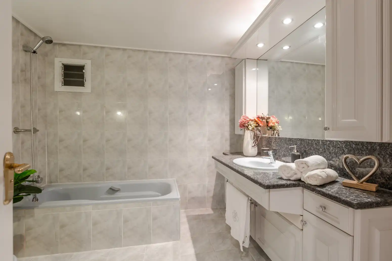 Baño de Piso en venta en  Pamplona / Iruña con Calefacción y Parquet