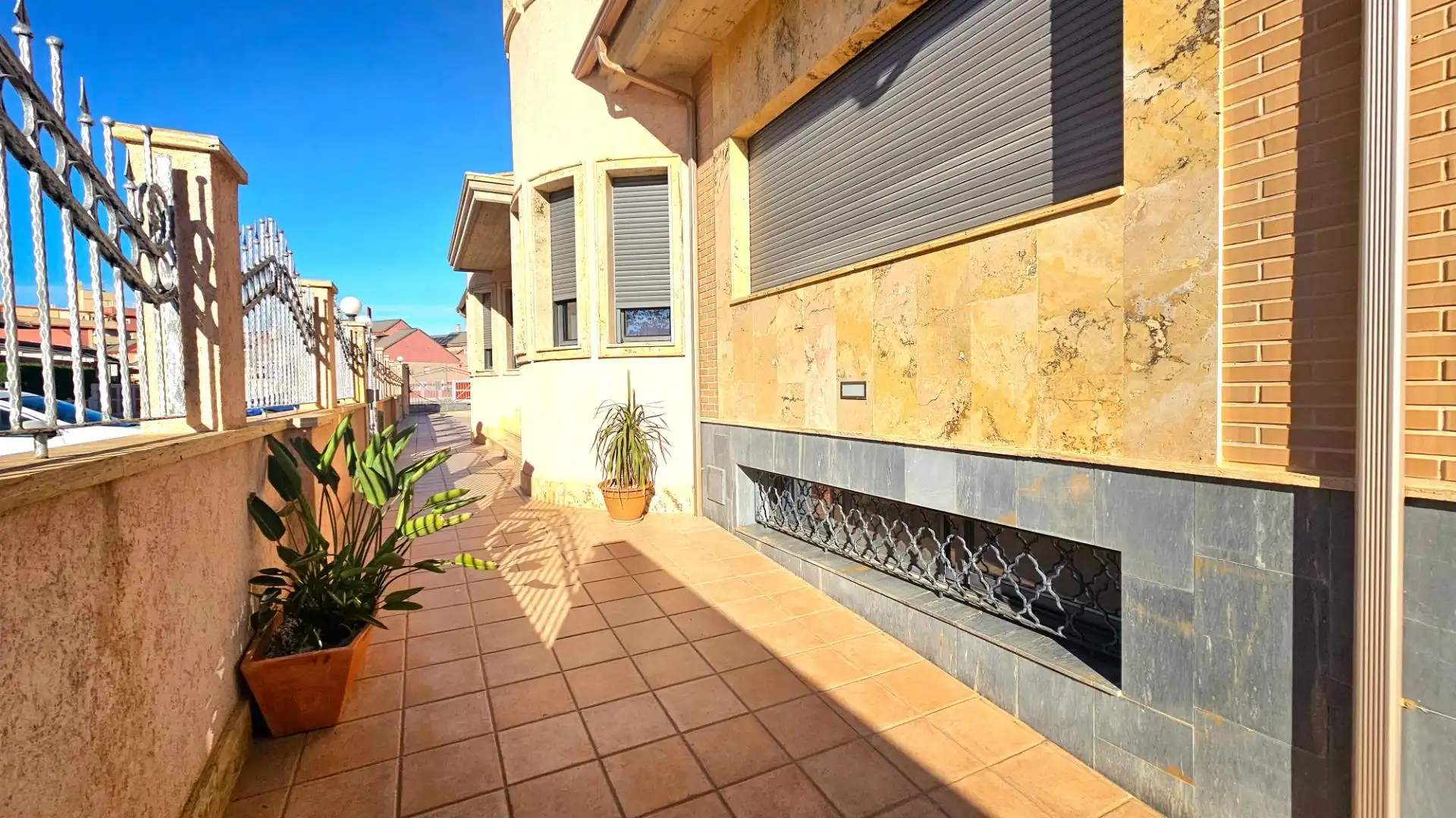 Vista exterior de Casa o xalet en venda en Cartagena amb Aire condicionat, Calefacció i Jardí privat