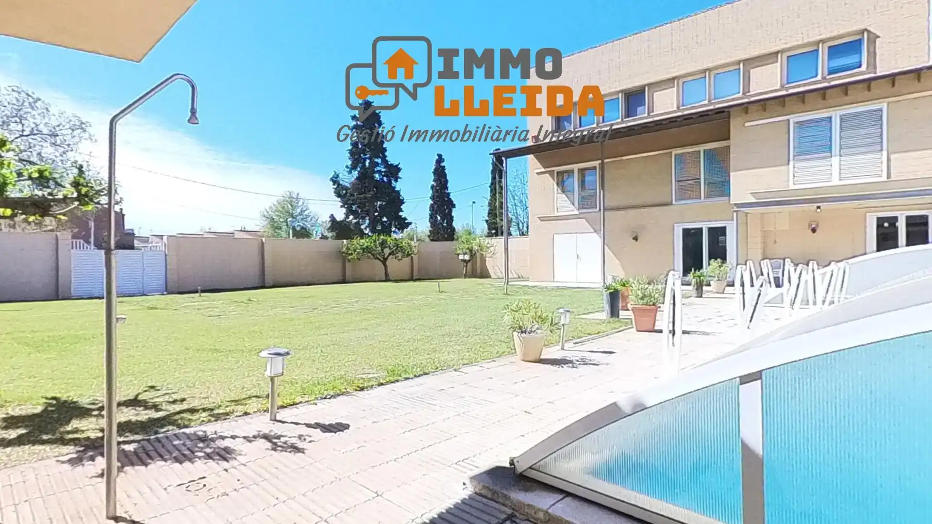 Vista exterior de Casa o xalet en venda en Tàrrega amb Calefacció, Terrassa i Moblat