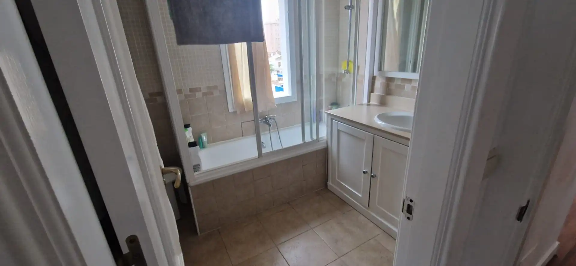 Bathroom of Flat for sale in Fuengirola  with Air Conditioner and Terrace