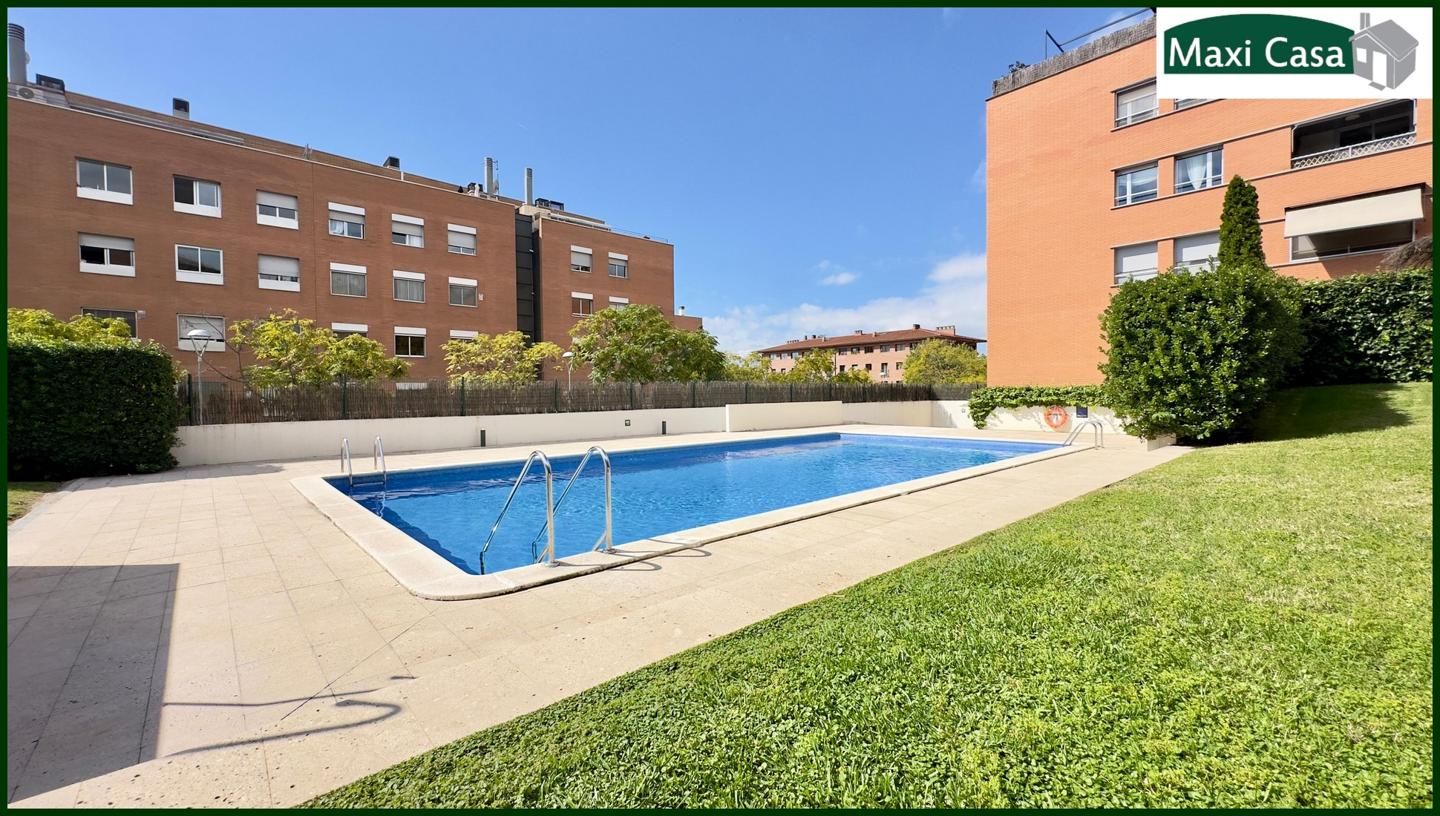 Piscina de Dúplex en venda en Sant Cugat del Vallès amb Calefacció, Terrassa i Piscina